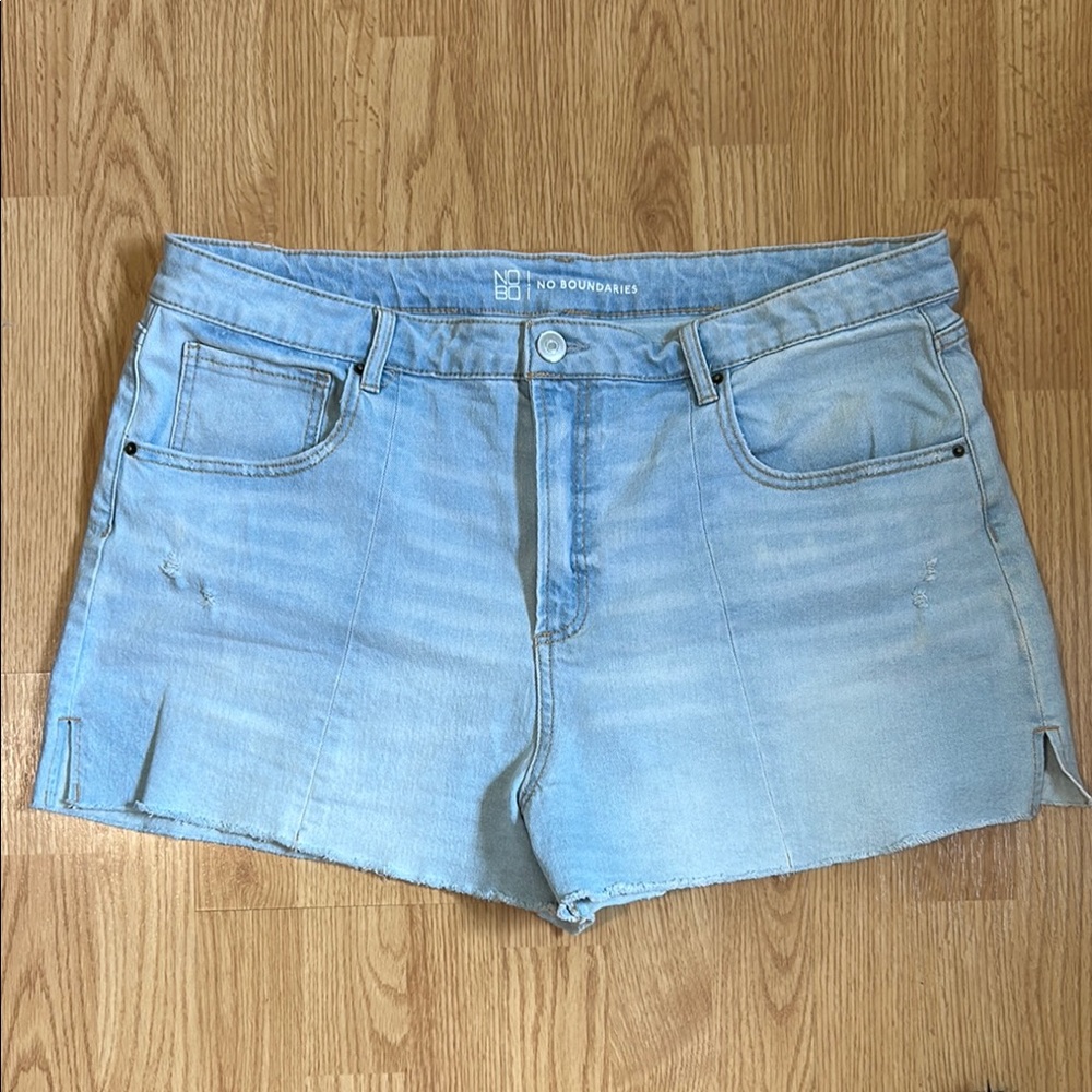 No Boundaries Women's Light Blue Denim Shorts